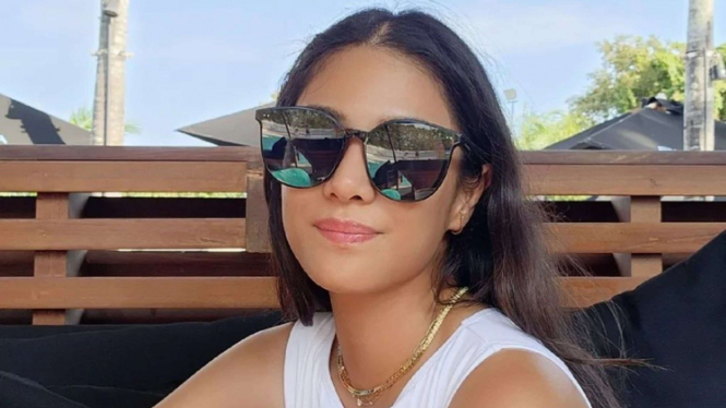 Dian Sastro berlibur di Bali