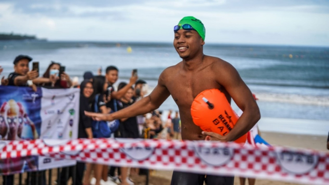 Aflah Fadlan Prawira di Oceanman Indonesia 2022
