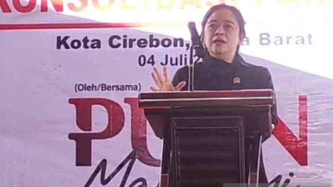 Ketua Dewan Pimpinan Pusat PDIP Puan Maharani menyampaikan pidato sambutan pada acara konsolidasi partai di Kota Cirebon, Jawa Barat, Senin, 4 Juli 2022.