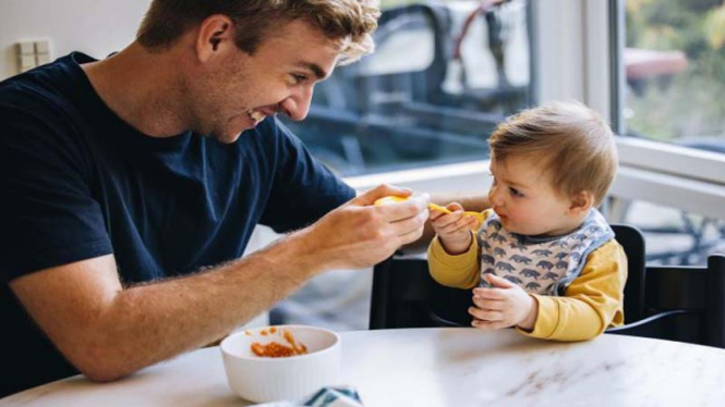 Memberi makan anak