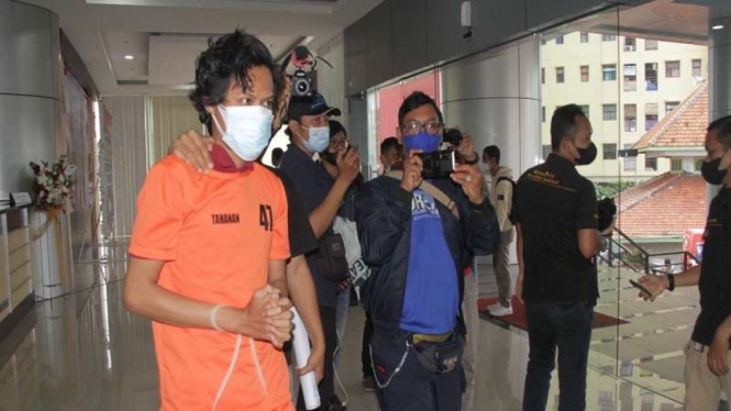 Tersangka RH yang merekrut ratusan model wanita bugil di aplikasi Mango Live