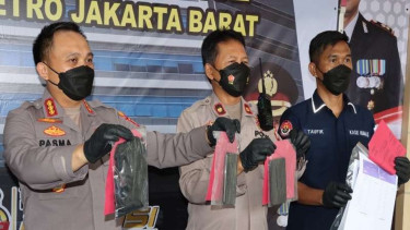 Kapolres Metro Jakarta Barat Kombes Pol Pasma Royce saat rilis kasus pornografi 