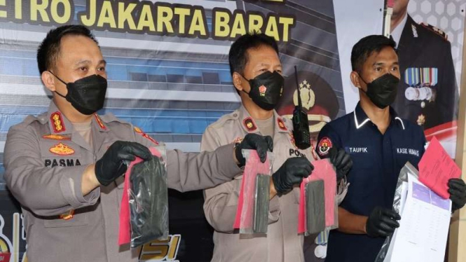 Kapolres Metro Jakarta Barat Kombes Pol Pasma Royce saat rilis kasus pornografi 