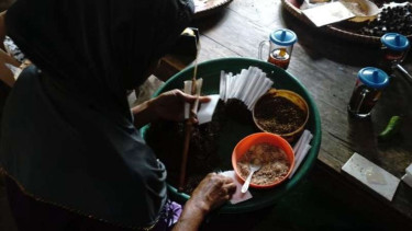 Rokok kemenyan.