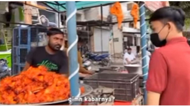 Viral penjual dagang ayam goreng bersatu dengan kandangnya