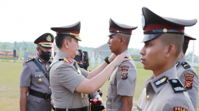 Kapolda Riau Irjen Mohammad Iqbal melantik ratusan bintara Polri