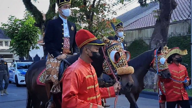 Gibran Rakabuming Raka Pakai Sepatu Boot Pemberian Prabowo Subianto
