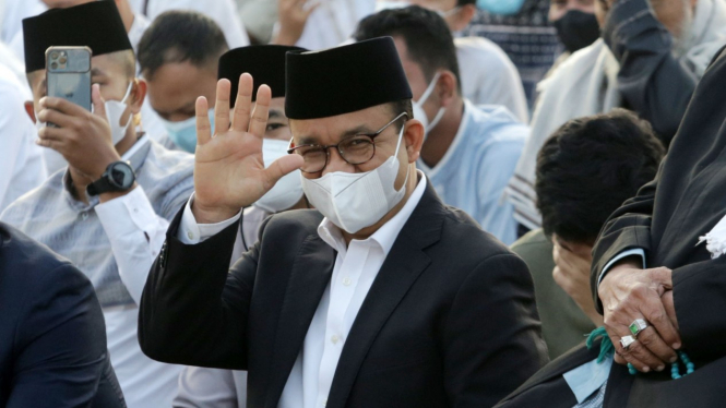 Gubernur DKI Anies Baswedan Shalat Idul Adha di Stadion JIS