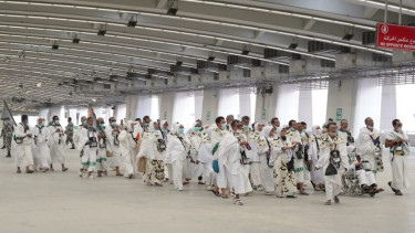 Jemaah Haji Indonesia Menuju Jamarat Mina
