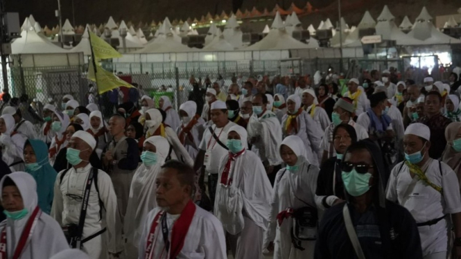 Jemaah Haji Indonesia Menuju Jamarat Mina