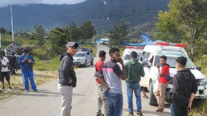 Puluhan paramedis yang bertugas di puskesmas dan RSUD Lukas Enembe Kobakma, Kabupaten Mamberamo Tengah, Papua, Sabtu, 9 Juli 2022, mengungsi ke Wamena akibat situasi keamanan tidak kondusif.