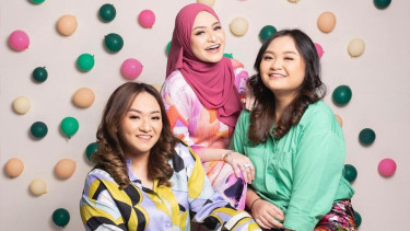 Nathalie Holscher bersama kedua adiknya