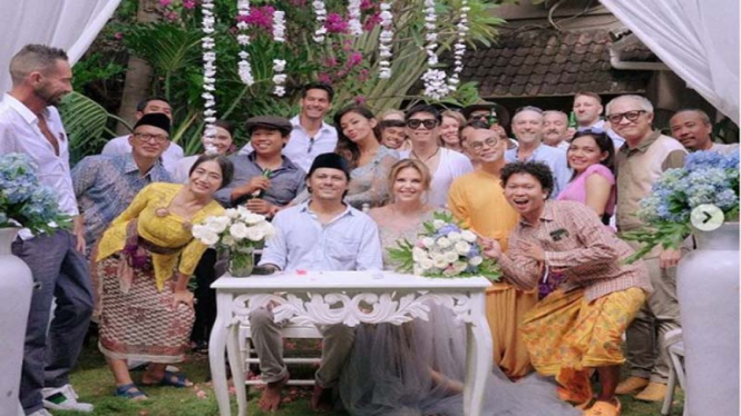 Suami almarhumah Ria Irawan Mayky Wongkar menikah