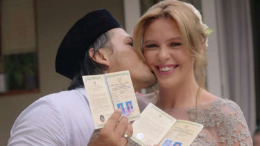 Mayky Wongkar, mantan suami alm Ria Irawan menikah dengan wanita bule