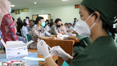 Suasana vaksinasi booster di Jawa Tengah.