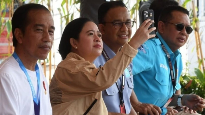 Ketua DPR Puan Maharani dan Anies Baswedan tengah swa foto saat nonton Formula E