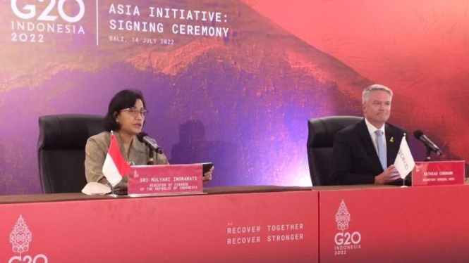 Menkeu Sri Mulyani dengan Sekjen OECD Mathias Cormann.