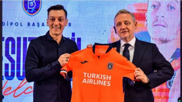 Mesut Oezil resmi gabung Istanbul Basaksehir