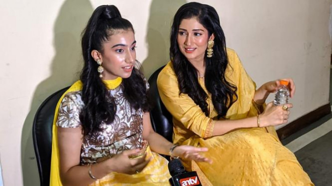 Bintang serial Gangaa, Ruhana Khana-Gungun Uprari.