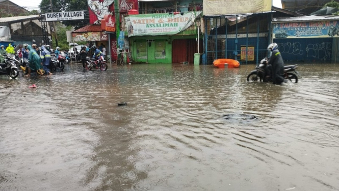 Banjir mulai surut di Perumahan Puri Kartika Ciledug