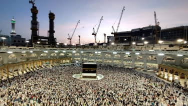 Ribuan Jemaah Haji Tawaf Wada Usai Sholat Subuh