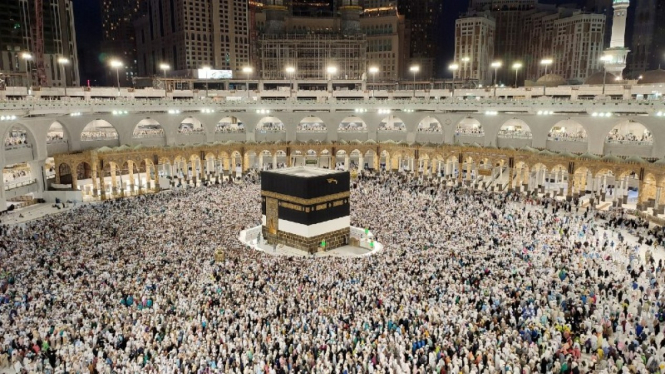 Ribuan Jemaah Haji Tawaf