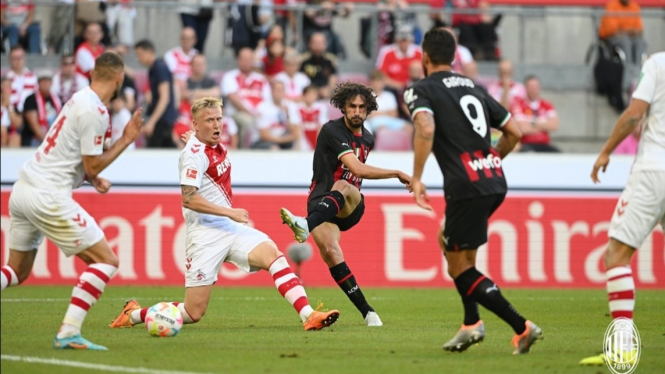 Pertandingan FC Koeln vs AC Milan. 