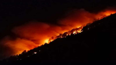 Kebakaran perbukitan Danau Toba
