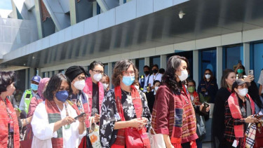 Para delegasi W20 tiba di Bandara Silangit, Tapanuli Utara, Sumatera Utara.