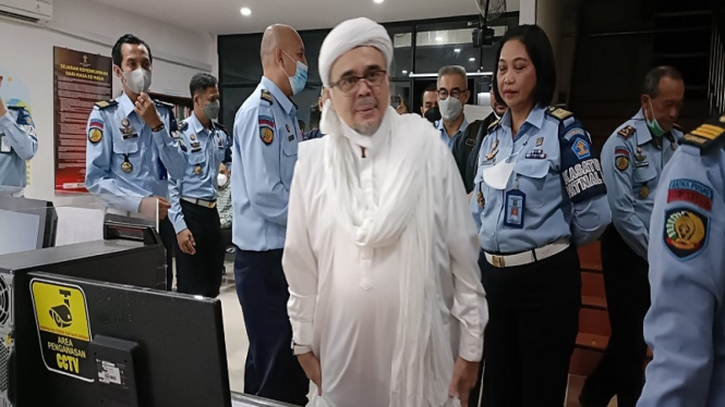 Habib Rizieq bebas
