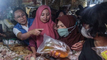 Menteri Perdagangan (Mendag) Zulkifli Hasan di Pasar Cibinong, Bogor