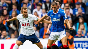 Pertandingan Rangers FC vs Tottenham Hotspur. 