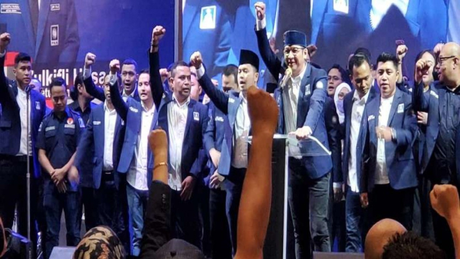 Ketua Umum Barisan Muda PAN, Pasha Ungu, melantik para pengurus pusat.