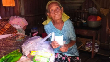 Nenek Kuya, hidup sebatang kara tak pernah tersentuh bantuan pemerintah