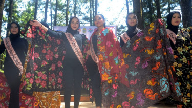 Batik tulis karya anak Indonesia.