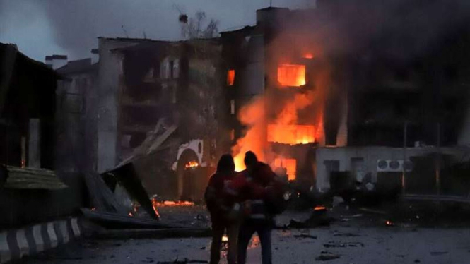 VIVA Militer: Ledakan akibat serangan rudal Rusia di Zaporizhzhia, Ukraina