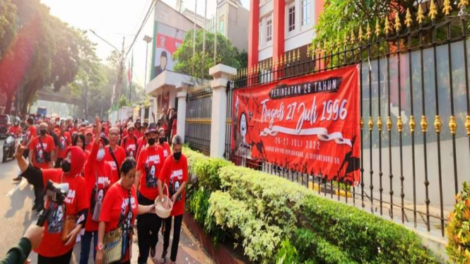 PDIP menggelar tabur bunga peringati kasus 27 Juli