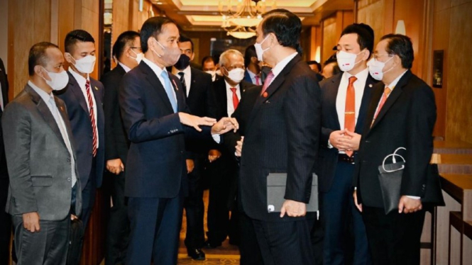 Presiden Jokowi bertemu dengan para CEO Korea Selatan.