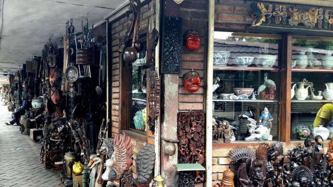 pasar loak jalan surabaya