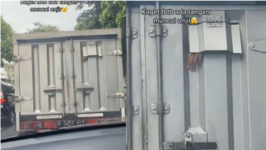 Tangan misterius keluar dari mobil box