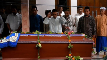 Jenazah Kopda Muslimin saat disalatkan.