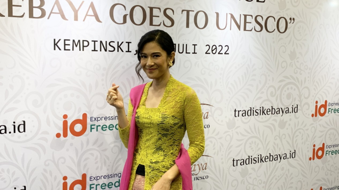 Dian Sastro.