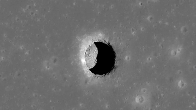 Lubang di Bulan