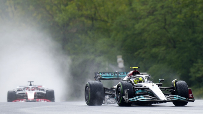 Pembalap Mercedes, Lewis Hamilton