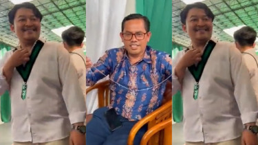 Pengurus baru HMI pakai kalung salib (kiri)