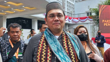 Ketua Umum Pandai Farhat Abbas di KPU.