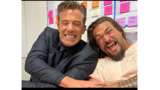 Foto Bareng Jason Momoa, Ben Affleck Jadi Batman Lagi di Aquaman 2