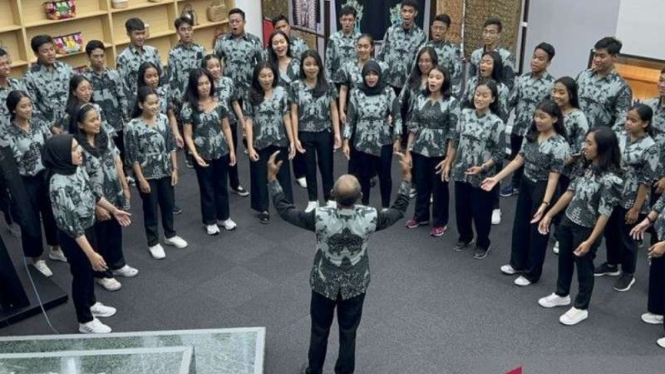 Tim Paduan Suara Universitas Sebelas Maret (UNS) Voca Erudita 