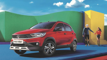 Ilustrasi gambar mobil Tata Tiago NRG XT terbaru