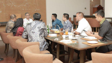 (tengah) Wakil Menteri Pertanian (Wamentan) Harvick Hasnul Qolbi.